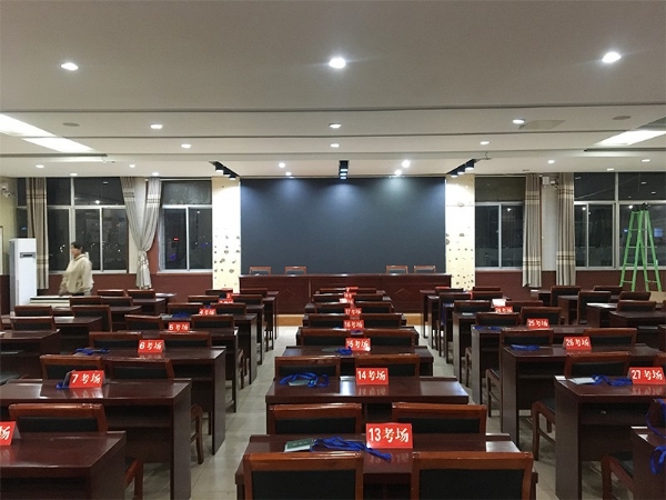 五莲某中学大会议室